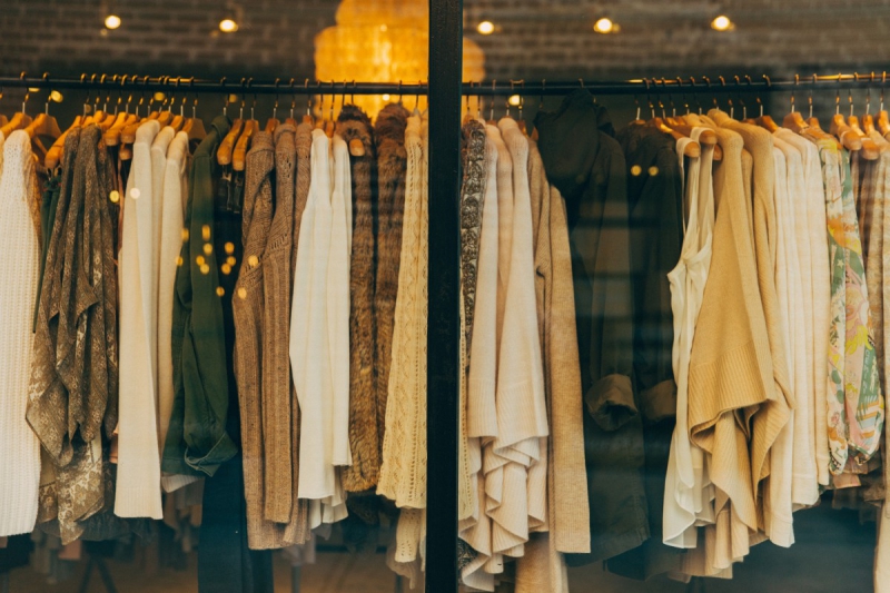 magasin-LES FERRES-min_clothe_fashion_store_shop_window_store_front-21277